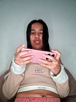 kittyluna  online show from April 26, 2026, 6:43 am