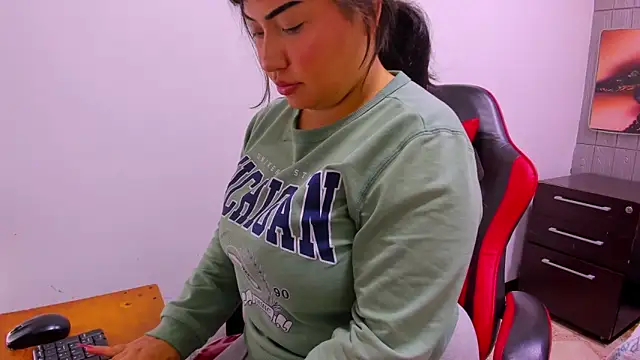 peachy hot online show from April 10, 2026, 4:52 am