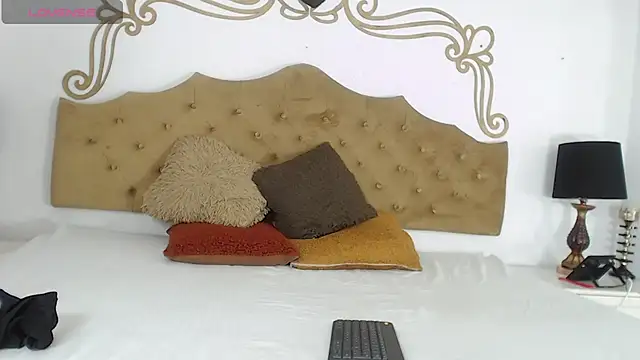 Snapshot of CloeCastillo chatting on February 28, 2026, 4:01 am CloeCastillo online show from February 28, 2026, 4:01 am