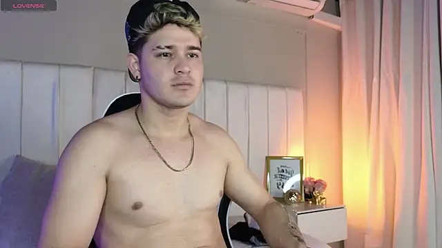 Snapshot of rayan_linxx chatting on February 10, 2026, 7:13 pm rayan linxx online show from February 10, 2026, 7:13 pm