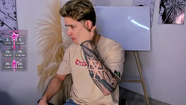 rayan linxx online show from March 18, 2026, 7:48 pm