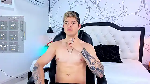 rayan linxx online show from April 12, 2026, 7:39 pm