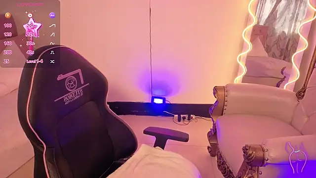 MAHYRA TAY online show from February 12, 2026, 8:08 pm