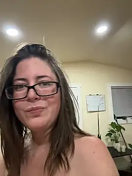 Naomi Blaire online show from March 3, 2026, 8:54 am