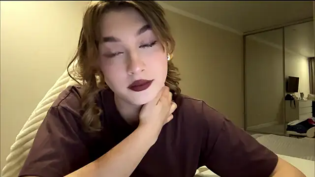 Snapshot of ElliKrovel chatting on February 15, 2026, 2:05 pm ElliKrovel online show from February 15, 2026, 2:05 pm