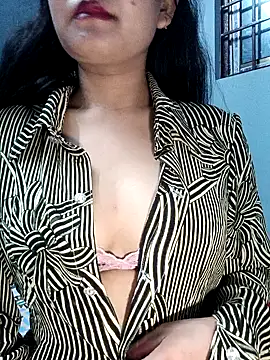 Snapshot of EliraMoon chatting on February 19, 2026, 4:59 pm EliraMoon online show from February 19, 2026, 4:59 pm