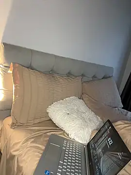 Snapshot of RachelWeisz_ chatting on February 22, 2026, 11:23 am RachelWeisz online show from February 22, 2026, 11:23 am