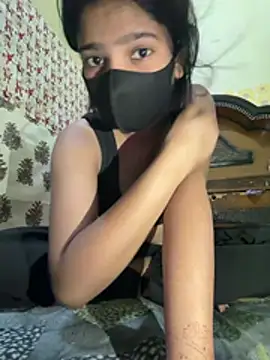 Cutedesigirl online show from May 7, 2026, 6:22 pm