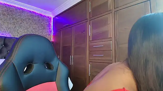 sarah escobarr online show from February 9, 2026, 1:53 pm