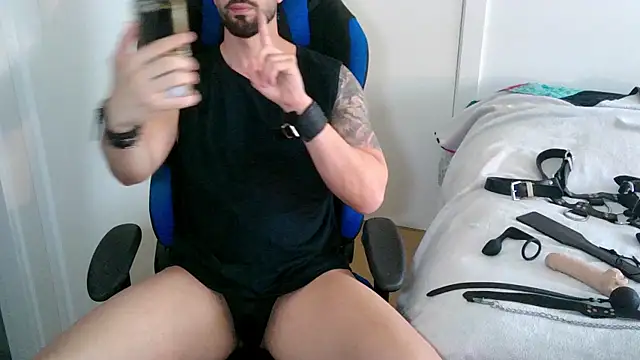 Snapshot of Sub-Titan chatting on April 5, 2026, 1:07 pm Sub-Titan online show from April 5, 2026, 1:07 pm