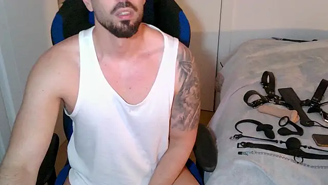 Snapshot of Sub-Titan chatting on April 10, 2026, 7:10 pm Sub-Titan online show from April 10, 2026, 7:10 pm