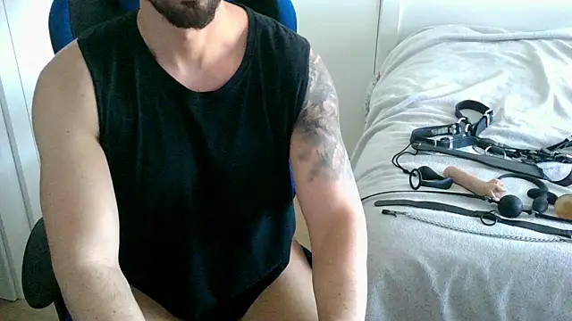 Snapshot of Sub-Titan chatting on April 4, 2026, 1:06 pm Sub-Titan online show from April 4, 2026, 1:06 pm