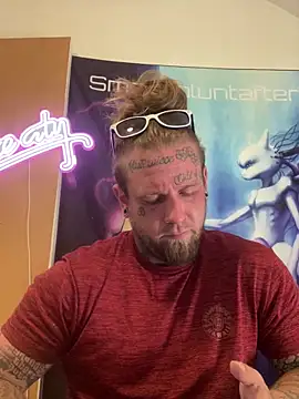 Snapshot of Smokebluntafterblunt chatting on June 2, 2026, 5:35 pm Smokebluntafterblunt online show from June 2, 2026, 5:35 pm