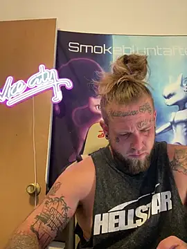 Snapshot of Smokebluntafterblunt chatting on June 17, 2026, 2:33 am Smokebluntafterblunt online show from June 17, 2026, 2:33 am