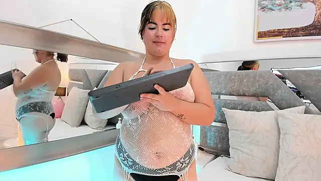 Katey Curvy01  online show from February 17, 2026, 11:51 am