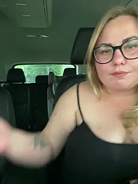 Mommy-girl-Lola online show from June 3, 2026, 2:33 pm