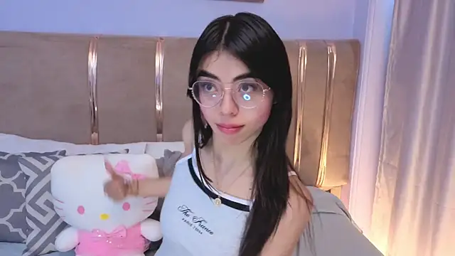 Mia Naive online show from July 17, 2026, 12:13 pm