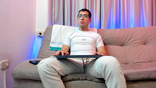 Tommas Jhonson online show from March 1, 2026, 2:11 am