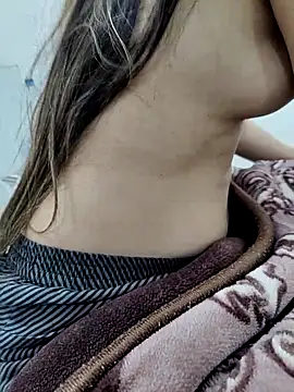 Snapshot of unicornbabe23 chatting on February 18, 2026, 3:37 am unicornbabe23 online show from February 18, 2026, 3:37 am