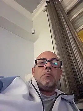 pareja47 online show from May 9, 2026, 8:12 pm