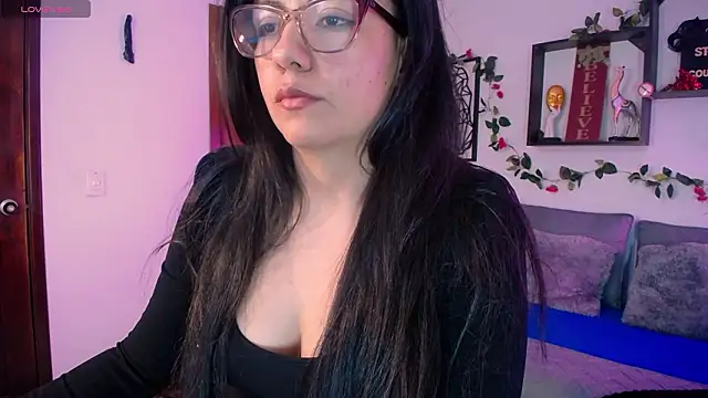 Snapshot of QueenRose94 chatting on February 14, 2026, 1:00 pm QueenRose94 online show from February 14, 2026, 1:00 pm