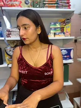 -BabyLuna online show from April 7, 2026, 12:18 pm