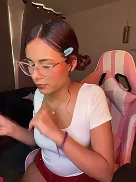 Rylia online show from April 3, 2026, 2:56 pm