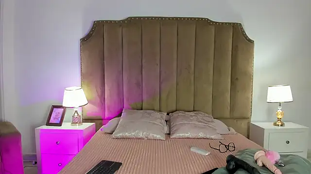 Alessiia Moon online show from April 4, 2026, 1:06 pm