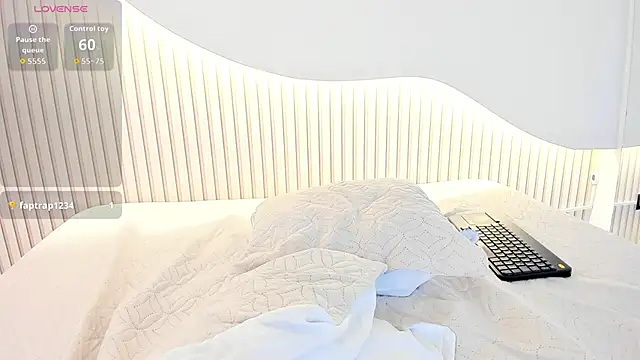 Kloe skinny online show from April 15, 2026, 7:58 pm