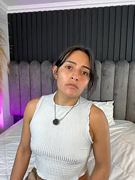 Nanda vixen  online show from April 2, 2026, 11:44 pm