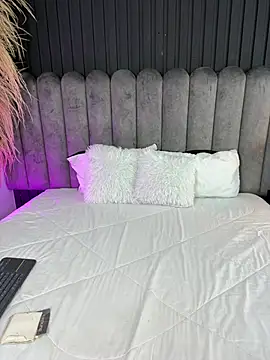 Nanda vixen  online show from March 5, 2026, 11:10 pm