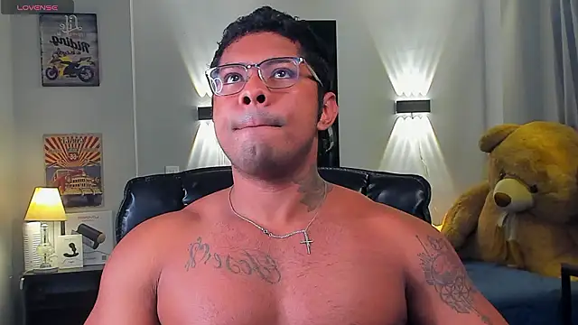 Snapshot of LEOHRDZ chatting on February 16, 2026, 10:29 pm LEOHRDZ online show from February 16, 2026, 10:29 pm