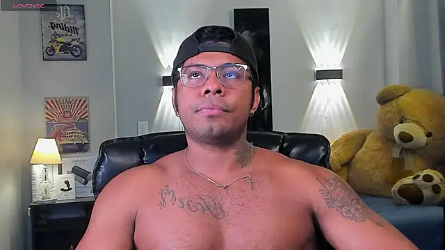 Snapshot of LEOHRDZ chatting on February 23, 2026, 10:43 pm LEOHRDZ online show from February 23, 2026, 10:43 pm