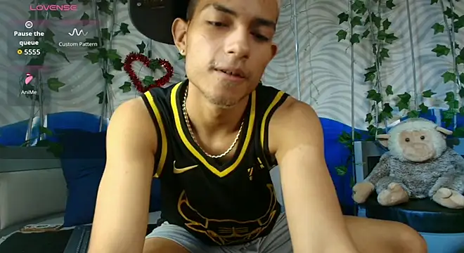 ItsZairen online show from February 25, 2026, 3:18 am