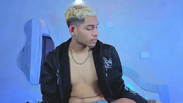 ItsZairen online show from April 14, 2026, 3:22 am