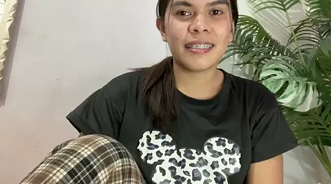 Snapshot of Mooree_naba chatting on March 8, 2025, 5:07 am Mooree naba online show from March 8, 2025, 5:07 am