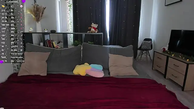 AmyLouWood online show from April 10, 2026, 9:49 am