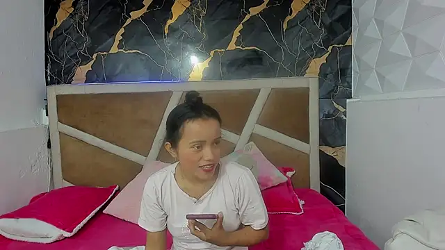 Kimmy london19 online show from April 13, 2026, 2:10 pm