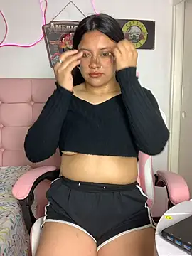 Snapshot of LilithRose_ chatting on February 24, 2026, 1:45 pm LilithRose online show from February 24, 2026, 1:45 pm