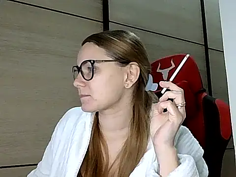 AlessiaandJay online show from April 1, 2026, 2:36 pm