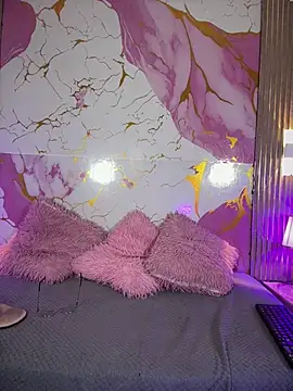 Woo isDaphne online show from April 9, 2026, 11:00 pm