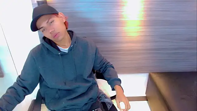 DaviidBuckx  online show from April 12, 2026, 2:04 am