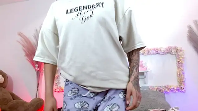 Snapshot of sharlotaustral18 chatting on March 3, 2026, 3:57 am sharlotaustral18 online show from March 3, 2026, 3:57 am