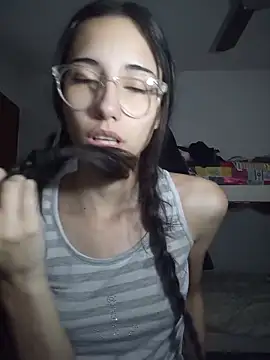 isaaabelaaa online show from April 14, 2026, 10:59 pm