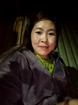 Snapshot of Yiyoongg chatting on February 22, 2026, 12:51 pm Yiyoongg online show from February 22, 2026, 12:51 pm