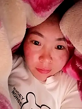 Snapshot of Yiyoongg chatting on February 14, 2026, 11:27 pm Yiyoongg online show from February 14, 2026, 11:27 pm