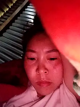 Snapshot of Yiyoongg chatting on February 20, 2026, 11:39 pm Yiyoongg online show from February 20, 2026, 11:39 pm