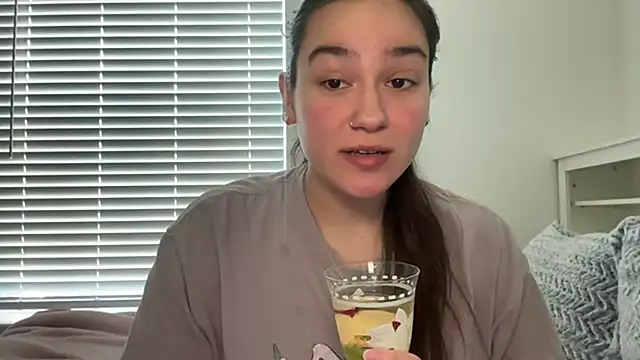 Snapshot of anitayurmoniii chatting on July 6, 2026, 8:11 pm anitayurmoniii online show from July 6, 2026, 8:11 pm