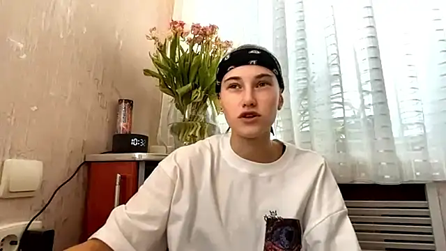 DannieColla online show from March 18, 2026, 7:33 am