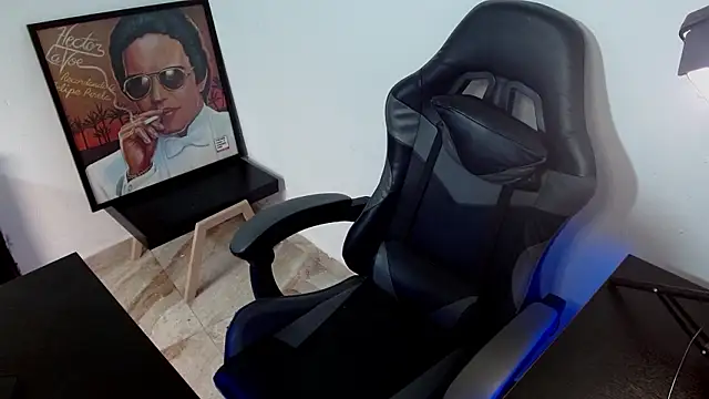 Xanderstone00 online show from February 12, 2026, 8:52 pm